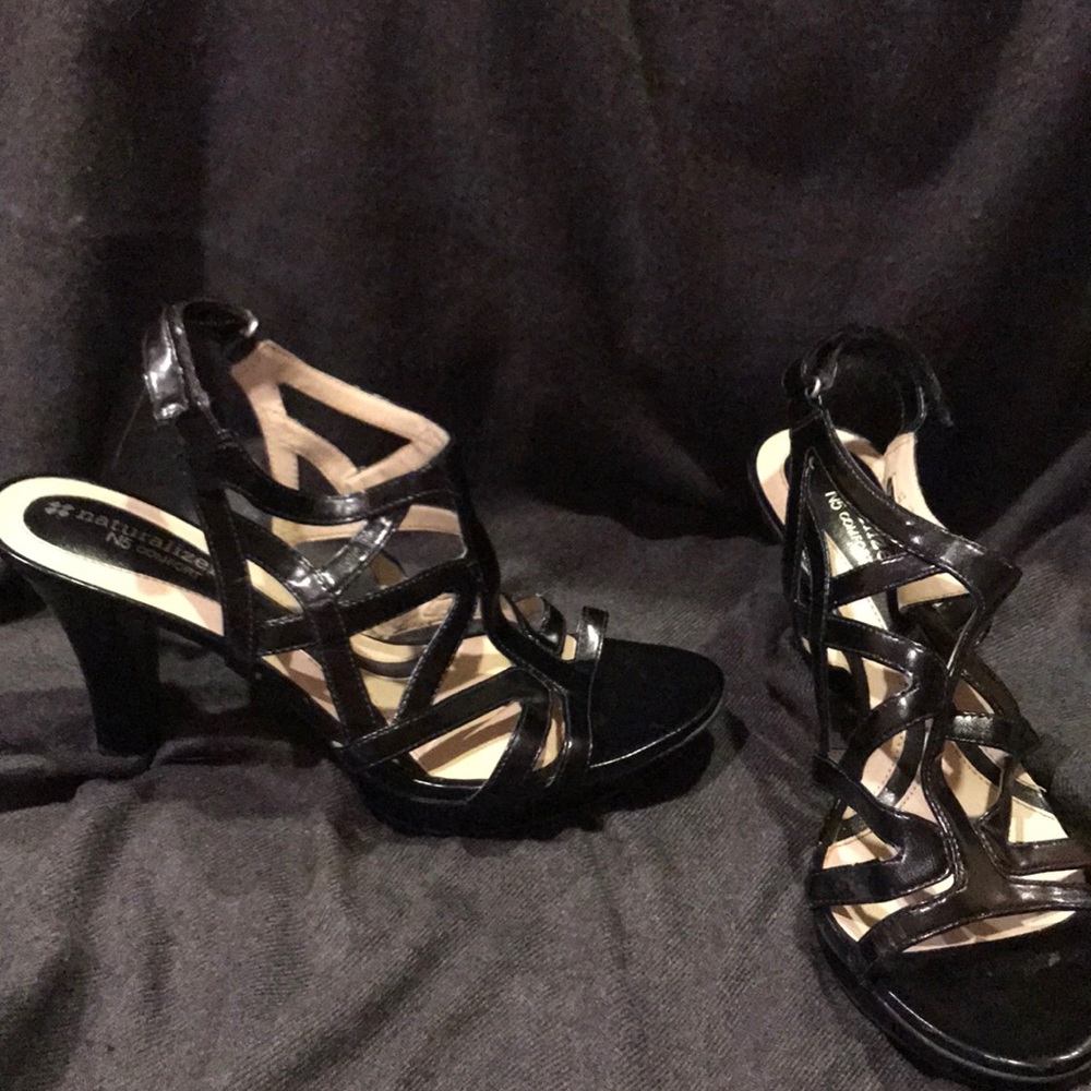 Black Naturalizer Criss Cross Heels, Size 8